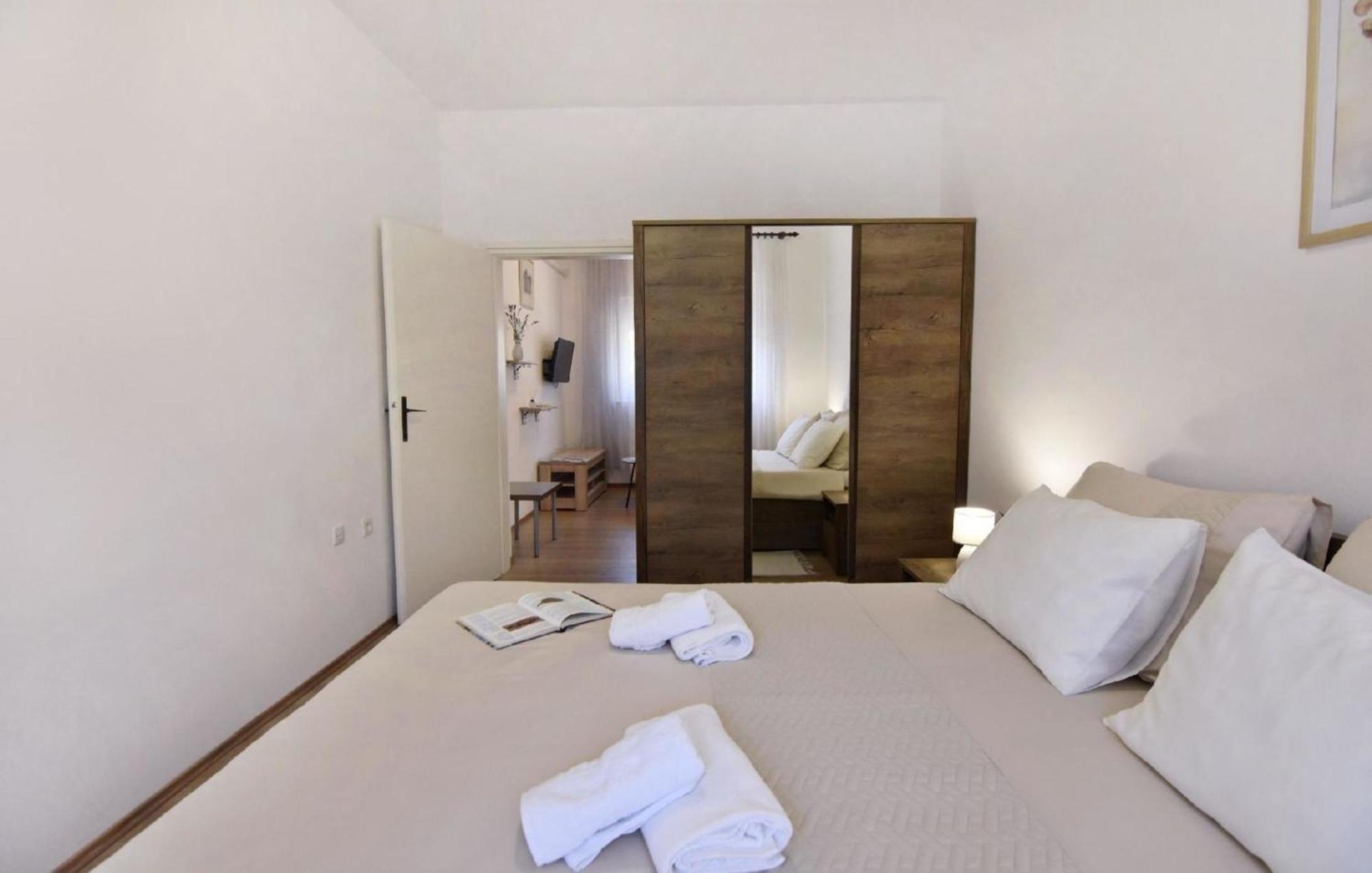 Schoene In Mit Kleiner Terrasse Apartment *
