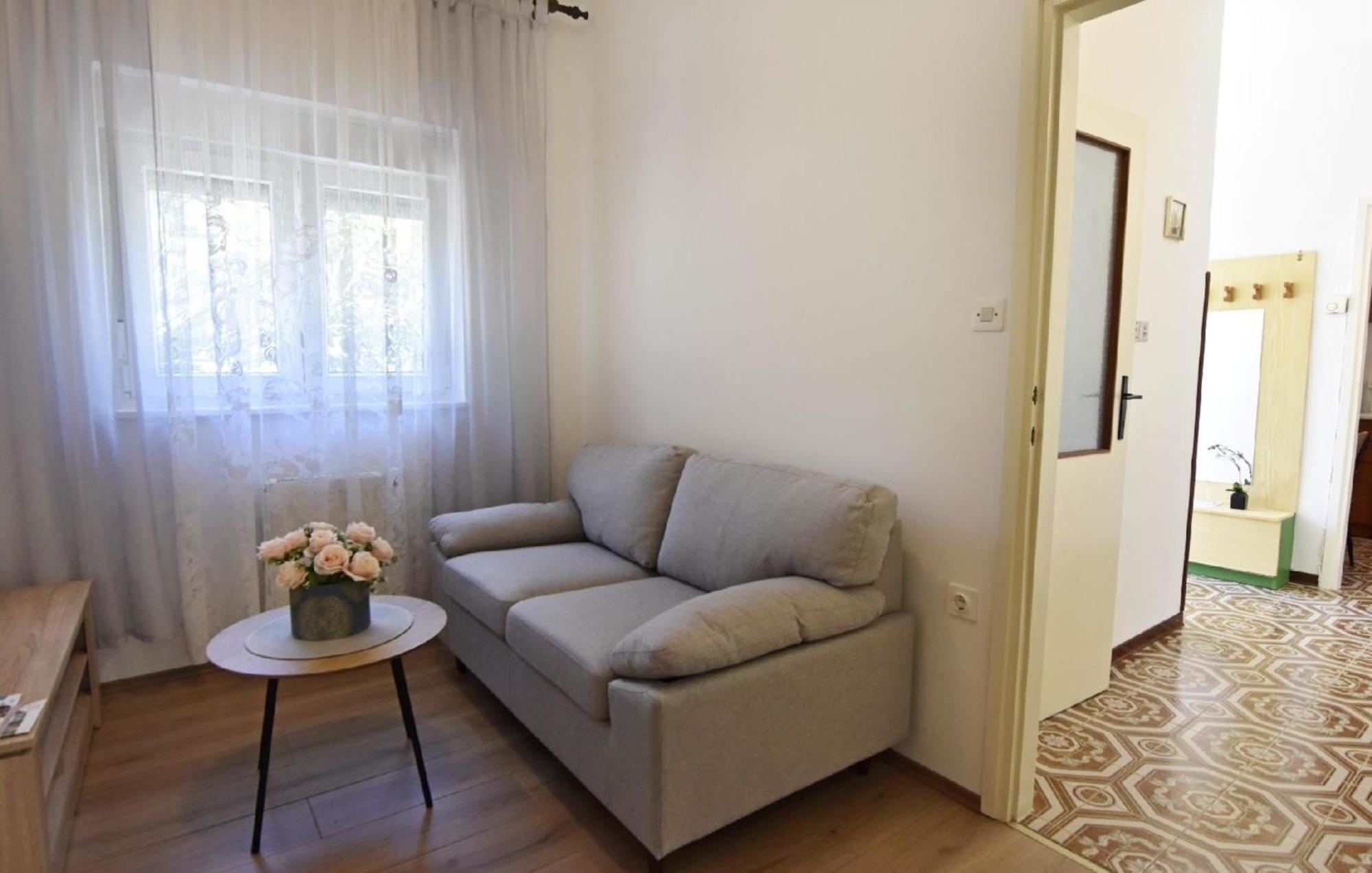Schoene In Mit Kleiner Terrasse Apartment *