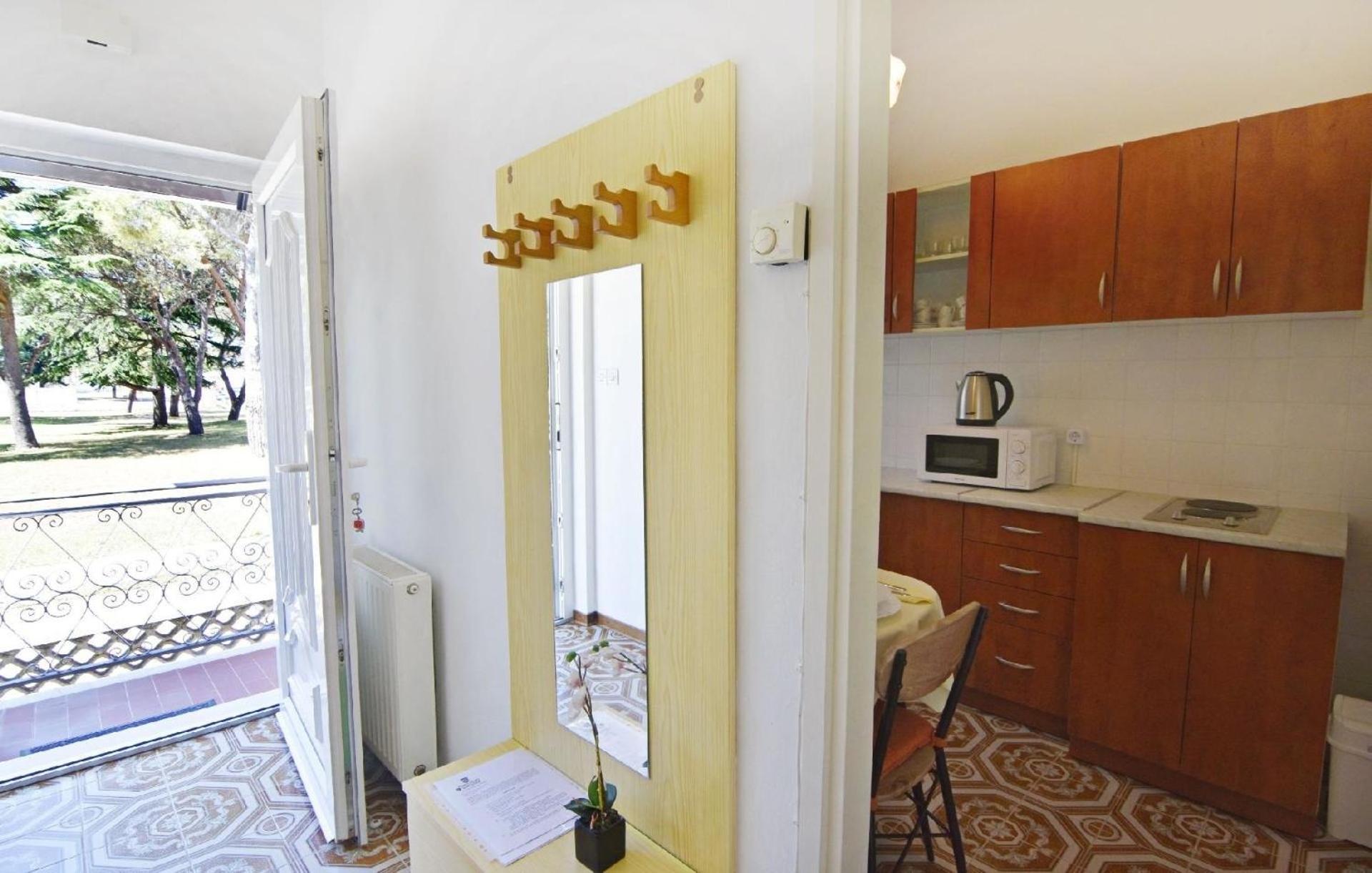 Schoene In Mit Kleiner Terrasse Apartment Umag